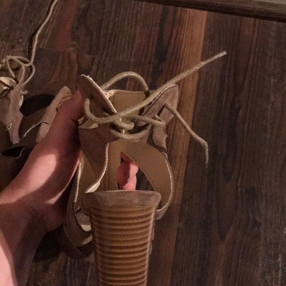 SHOES 👠 - Picture 2 of 3